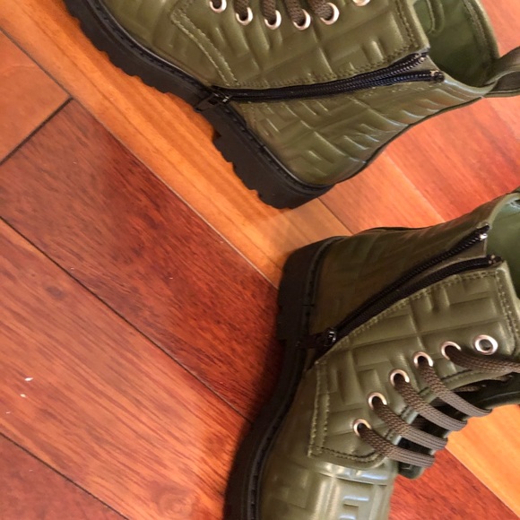 Authentic fendi embossed combat boot - Picture 4 of 8